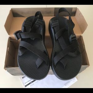 Chaco sandals Z2 Classic all black size 8